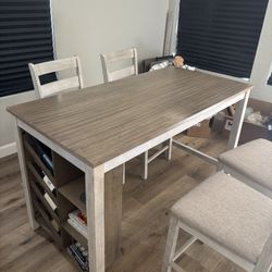 Dining Room Table & 4 Chairs