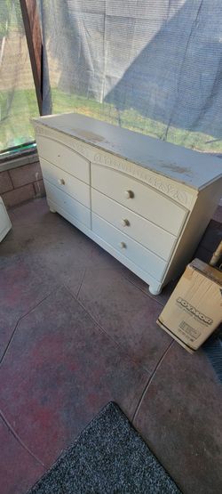 White Wood Dresser with 6 Drawers
