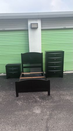 Wooden twin bedroom set . Juego de cuarto twin size