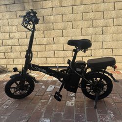 Folding electric bicycle