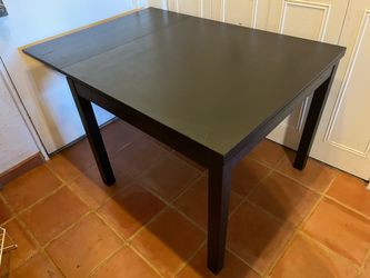 Bjursta extendable table  35” x 35”