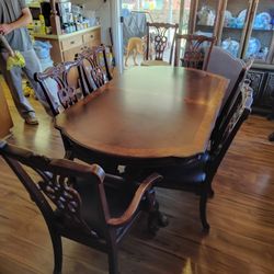 Solid Wood 8 Chair Dinning Room Table.