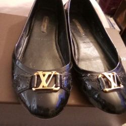 Authentic Luis Vuitton Flats Black 