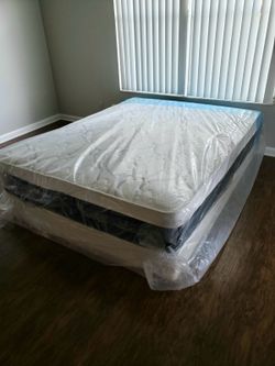 NEW Queen-Size PILLOW TOP MATTRESS and BOX SPRING. Bed frame not included 👍