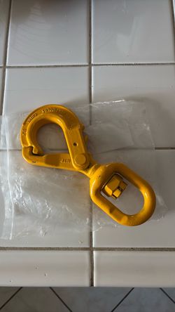 GRADE 80 SELF LOCK SWIVEL HOOK 3’8 7,100L lbs @ 90 degrees