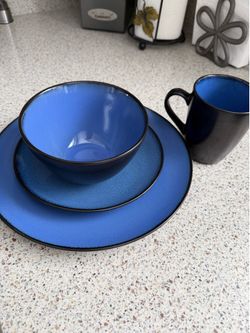 Dinnerware set