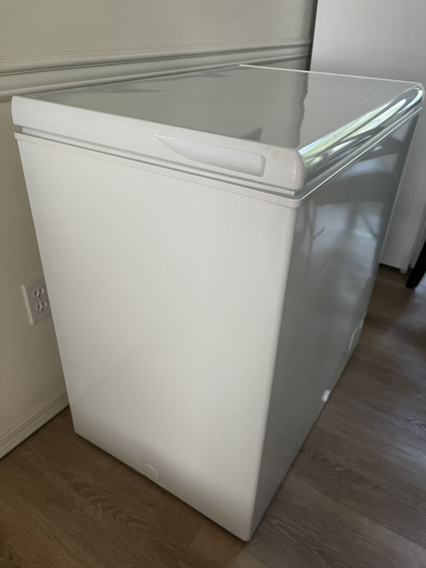 Vissani Brand Freezer