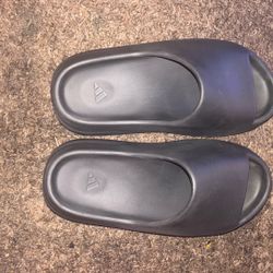 Yeezy Slide Onyx Size 8