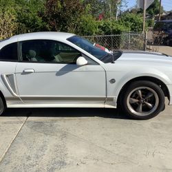 REDUCED PRICE,,,,,NICE 2004 40th ANNIVERSARY EDITION MUSTANG.   RUNS GREAT,   V-6. 4-SPEED.    QUICK.   