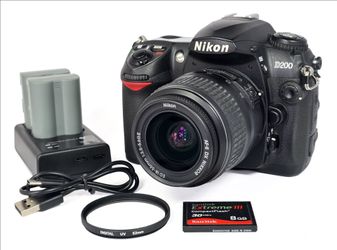 Nr MINT Nikon D200 10.2mp Digital DSLR Camera w/ 18-55mm Lens, 2 Batteries, Memory Card & Charger