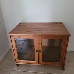 wooden console, tv stand, media storage cabinet. Furniture beedrom and livingroom. Mueble de madera