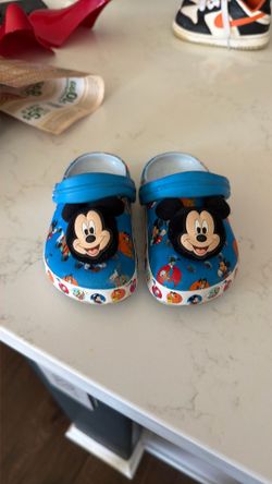 Kids Mickey Mouse Crocs size 6c