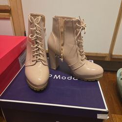 Khaki/beige Booties