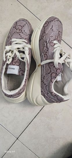 Unisex Gucci shoes