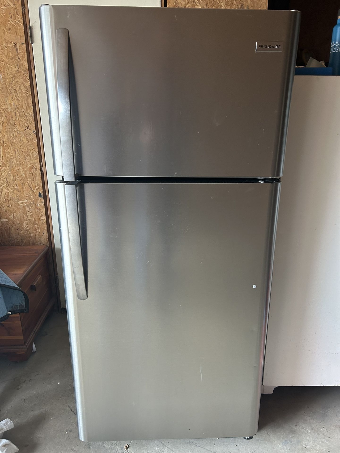 STAINLESS REFRIGERATOR 