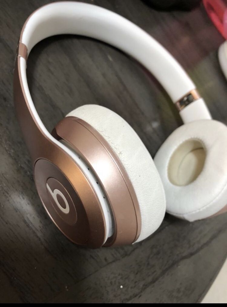 Rose Gold Wireless Studio Beats