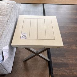 End Table /Ea 📣📣📣Everything is 50% OFF for this week only available 💥 💥 💥