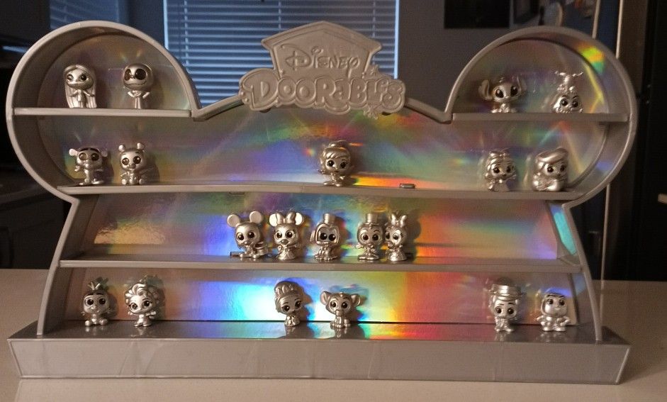 Exclusive D100 Celebration Of Wonder Doorables 21 Piece Set