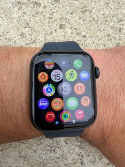 Apple Watch SE 44mm GPS with charging cable