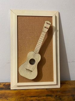 PAREJA DE CUADROS  DE MADERA DISEÑO INSTRUMENTO MUSICAL MONTADO
