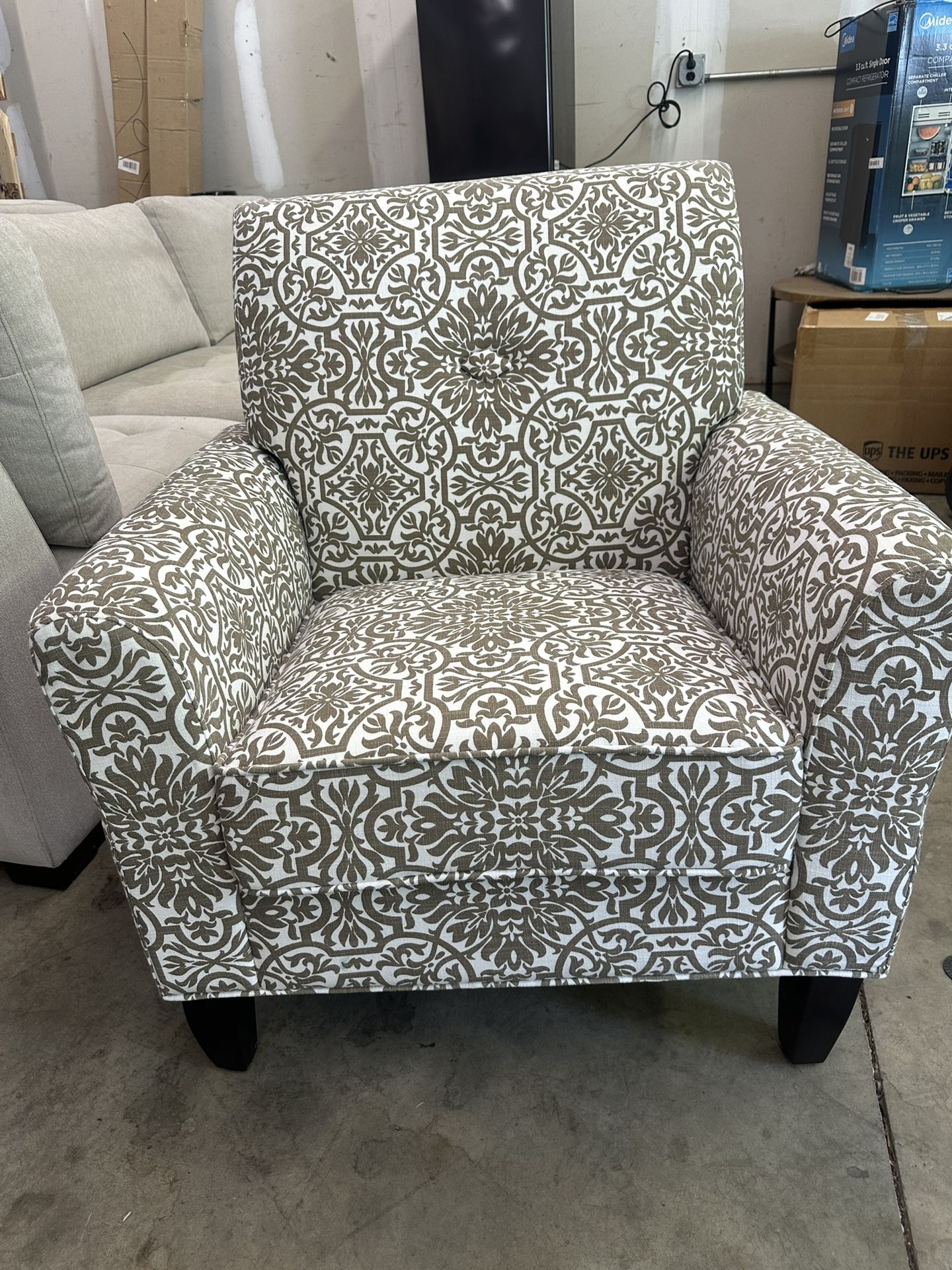 Laurens Accent Chair Retails for over $350 New, Open box Features: Color: Light Brown 100% Polyester Solid Wood Legs Easy to Assemble By Portfolio