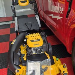 Brand New DEWALT 28 in. 224cc E-GOV Engine 3-in-1 2 Gas RWD Self-Propelled Lawn Mower with High Rear Wheels