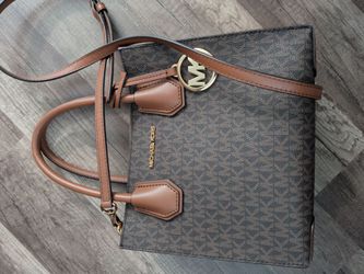 Barely used Michael Kors women handbag