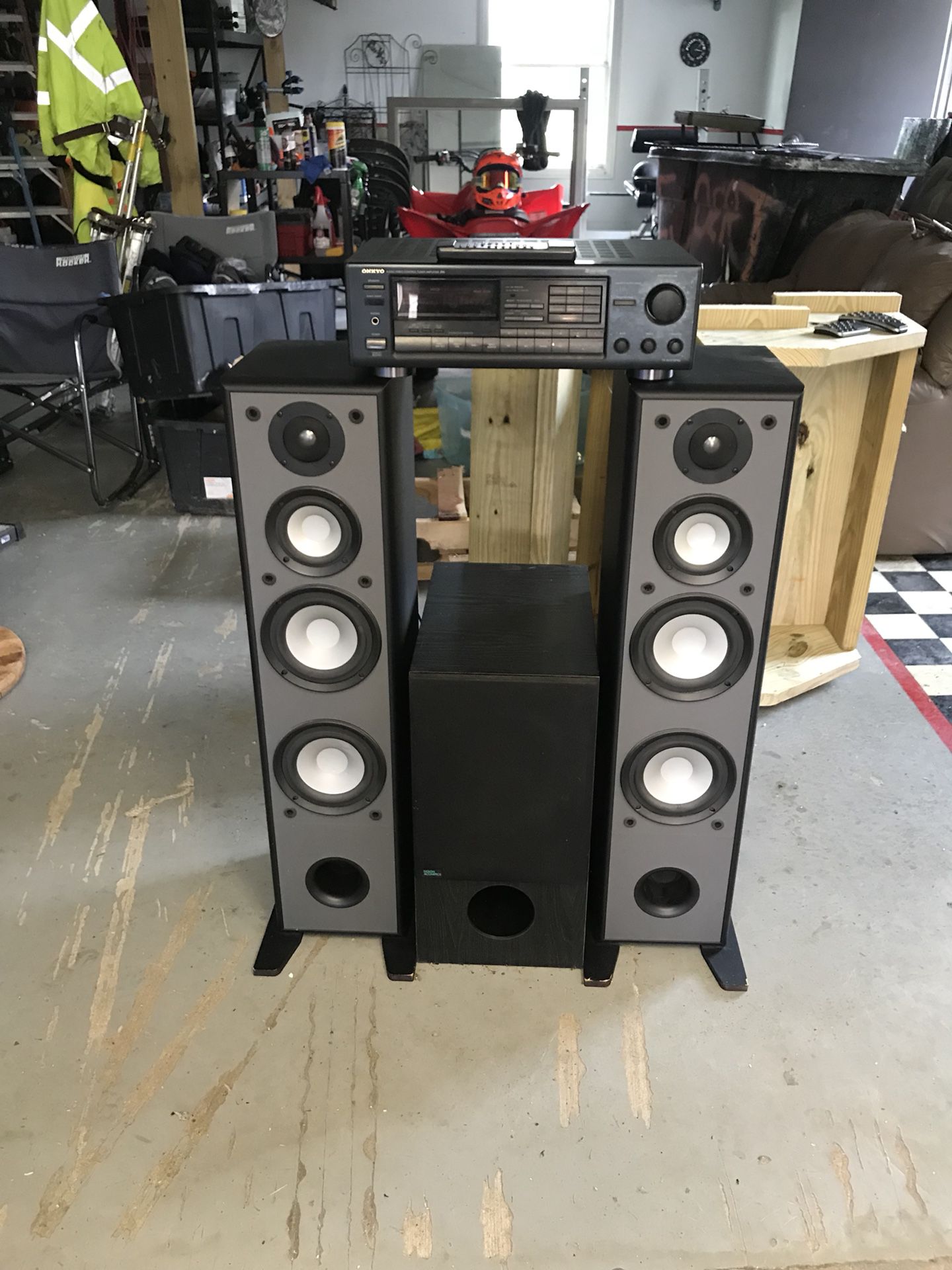 Onkyo Amp/ Yamaha Tower Speakers/ Design Acoustic Sub