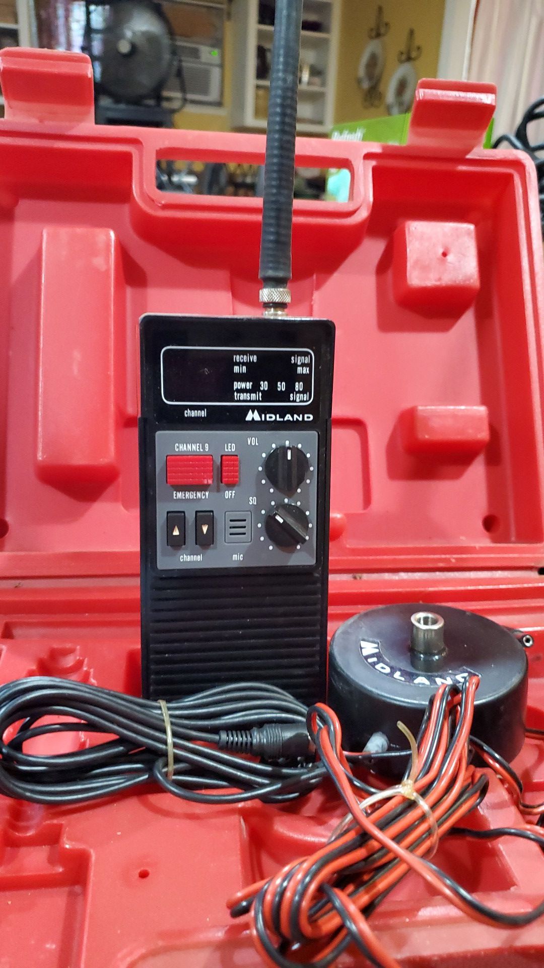 Midland Portable 40 channel handheld CB Radio emergency Ready rescue kit