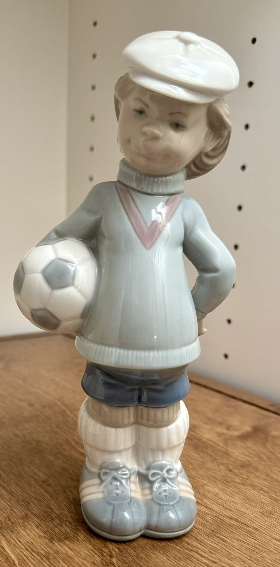 SOCCER PLAYER PUPPET Lladro 4967