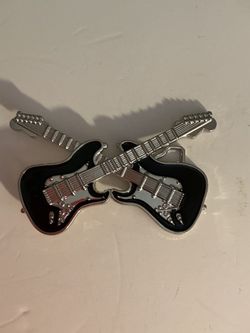 DOUBLE GUITARS BELT BUCKLE - NEW - $15