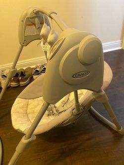 Graco Baby Swing with Mobile
