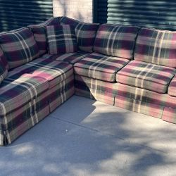 Plaid Sectional 🚚 Free Delivery 🚚