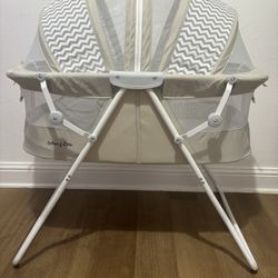 Dream On Me Travel Bassinet 
