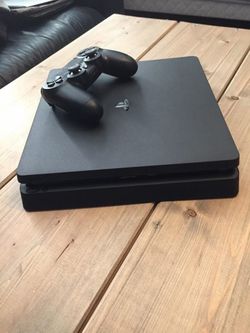 PlayStation 4 Slim 1TB
