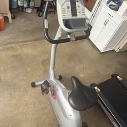 Schwinn 150 Upright Exercise Bike