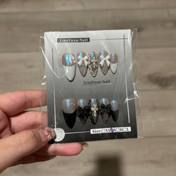 black and white press on nails