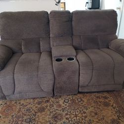 Recliner Like New .  Make Me A Offer 