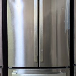 GE French Door Refrigerator *Internal Water Dispenser*