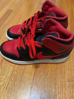 Air jordan 1 mid | red size 6.5 youth 45$ obo