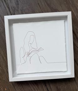 Wall decor/ holds pictures