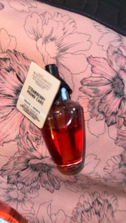 Bath & Body Works Wallflowers Strawberry Pound Cake Refill