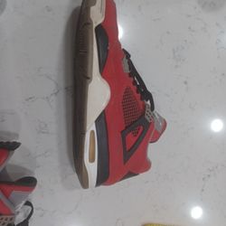 Jordan 4 Toro Bravo