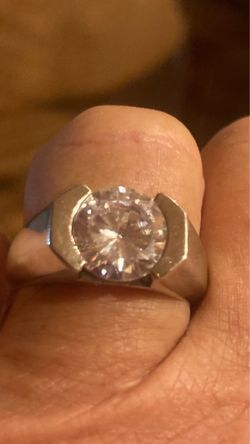 925 sterling silver ring with 4ct white sapphire