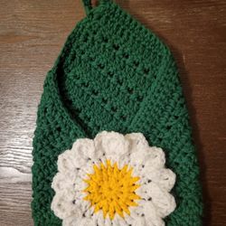 7" x 11" cotton daisy organizer.