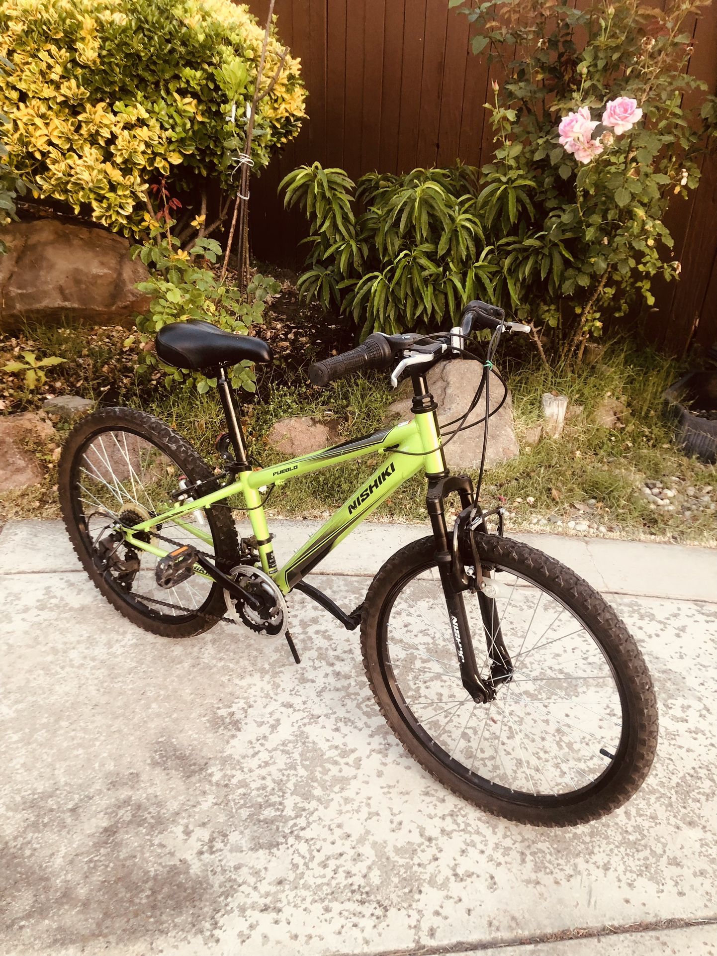Niahiki 24 Wheels 21 Speed Mountain Bike