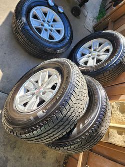 Tires like new rims 17 good condition 6x139.7 6x5.5 silverado sierra tahoe suburban yukon escalade denali 6x139.7 6x5.5 450$