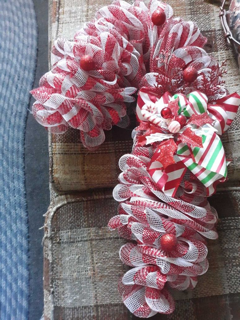Candy Cane Wreath