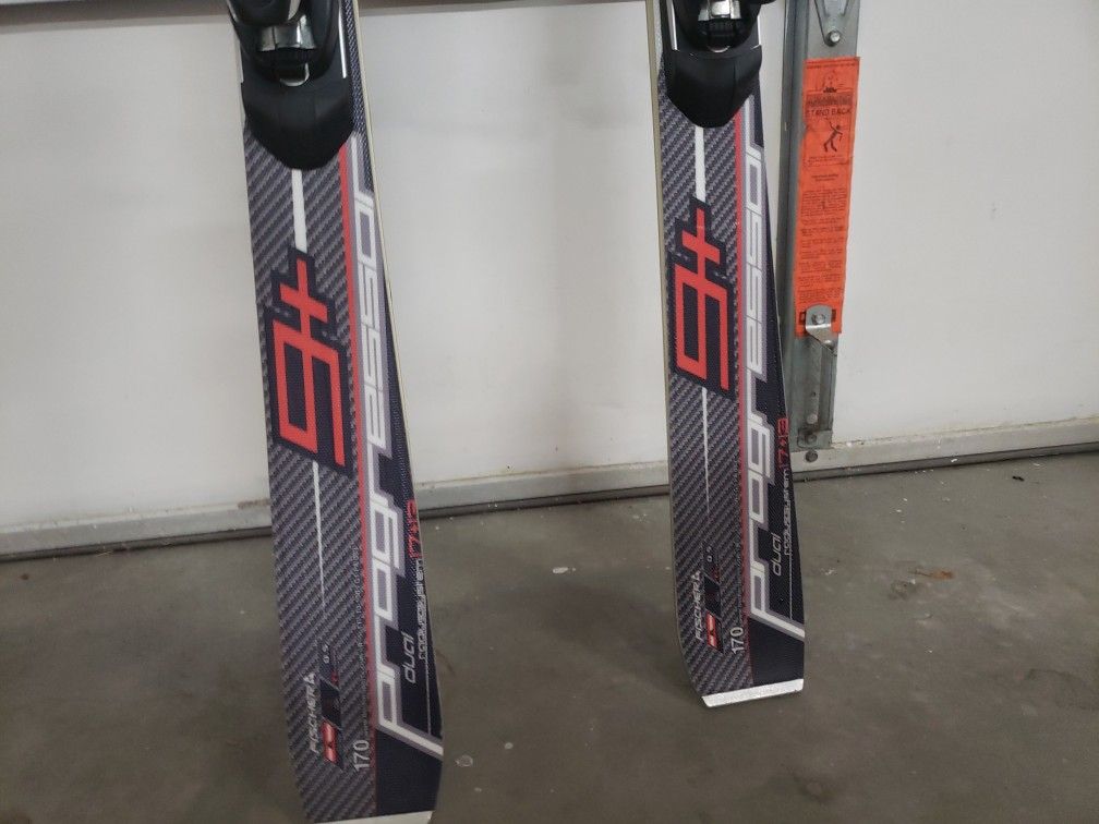 Fischer Progressor 9+ Skis