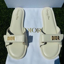 DIOR DIORACT IVORY LAMB LEATHER SLIDE FLAT SANDALS GOLD LOGO SZ 40 ADJUSTABLE STRAP